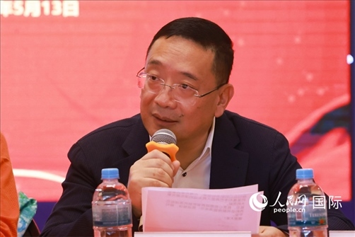 巴西文協(xié)主席上官建峰在座談會(huì)上致辭。人民網(wǎng)記者 陳海琪攝