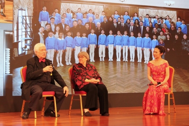 3、費(fèi)城交響樂團(tuán)小提琴手戴維·布斯講述自己與中國50多年的友好故事。 伊莎貝爾·羅德里格斯攝