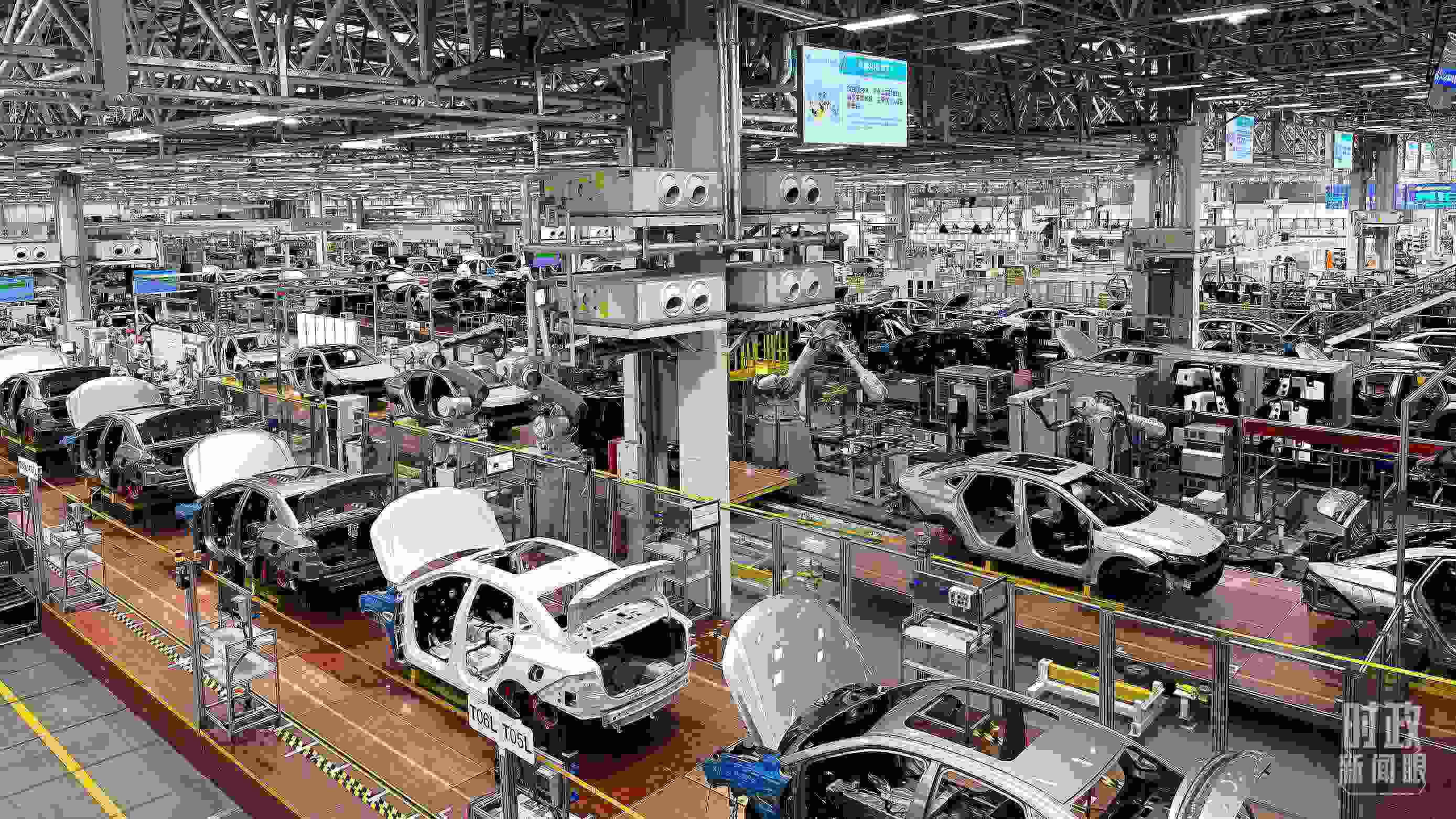 廣州廣汽埃安總裝車間智能生產(chǎn)線。2023年4月，習(xí)近平曾到這里考察。（總臺(tái)央視記者趙化拍攝）