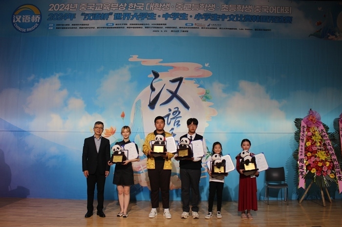 各組別的冠軍獲得者們合影留念。