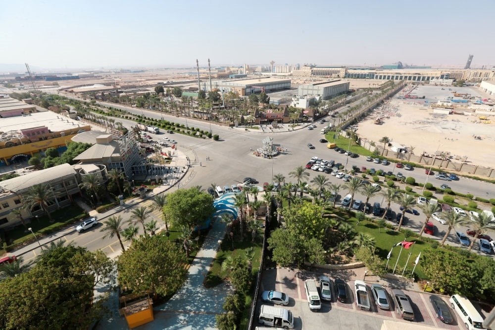 這是2023年8月10日在埃及蘇伊士省拍攝的中?！ぬ┻_(dá)蘇伊士經(jīng)貿(mào)合作區(qū)。新華社記者 隋先凱 攝