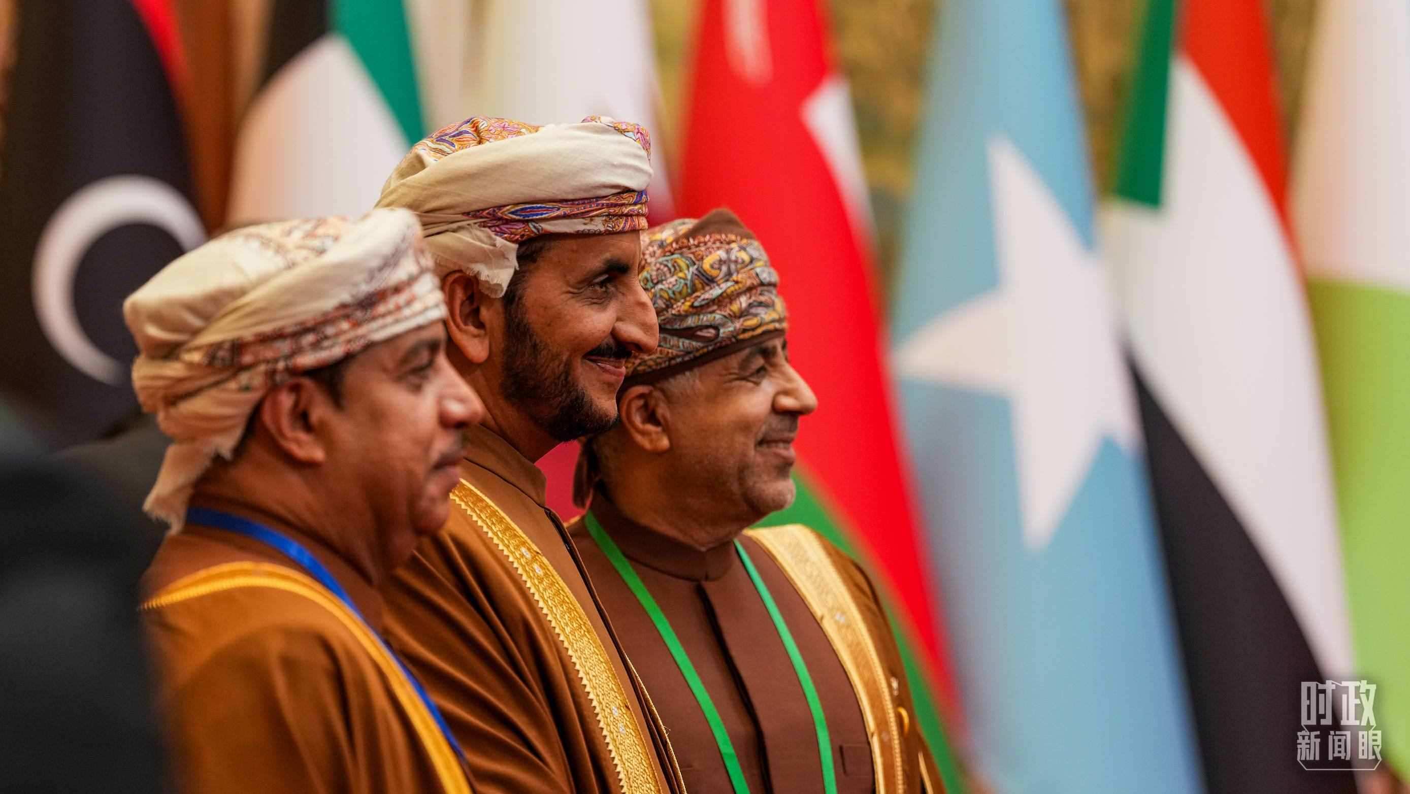 △與會(huì)代表在現(xiàn)場合影留念。（總臺(tái)國廣記者李晉拍攝）