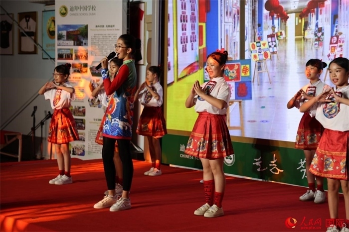 活動上，孩子們表演原創(chuàng)歌舞節(jié)目。人民網記者 張志文攝