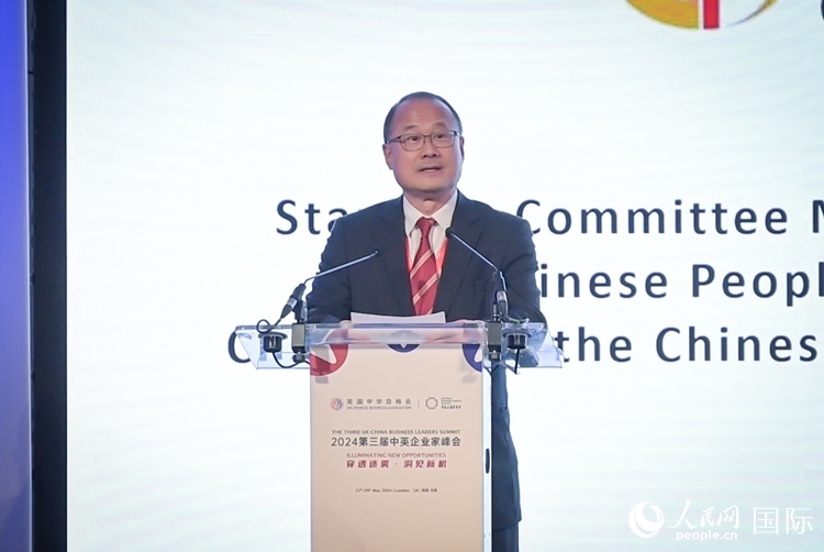 香港中華總商會(huì)會(huì)長(zhǎng)、香港新華集團(tuán)主席蔡冠深致辭。人民網(wǎng) 郭錦標(biāo)攝