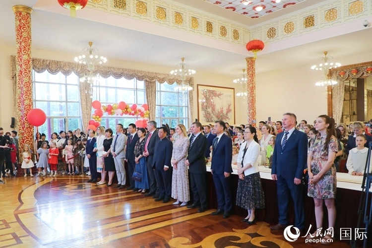 中國駐俄羅斯使館“六·一”兒童節(jié)大型招待會活動現(xiàn)場。人民網(wǎng)記者 隋鑫攝