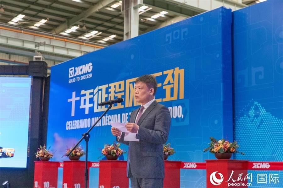 中國貿(mào)促會駐巴西代表處總代表郭英會在致辭中表示，過去十年，中巴經(jīng)貿(mào)關(guān)系迅猛發(fā)展，數(shù)百家中國企業(yè)進(jìn)入巴西，投資巴西，為巴西的經(jīng)濟建設(shè)貢獻(xiàn)中國企業(yè)的力量。 人民日報社拉美中心分社 威廉·科埃略·維亞納攝