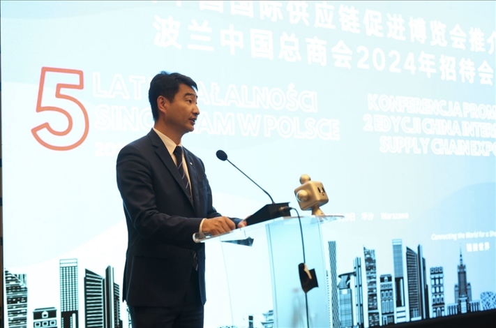 波蘭中國(guó)總商會(huì)會(huì)長(zhǎng)胡新元致辭。