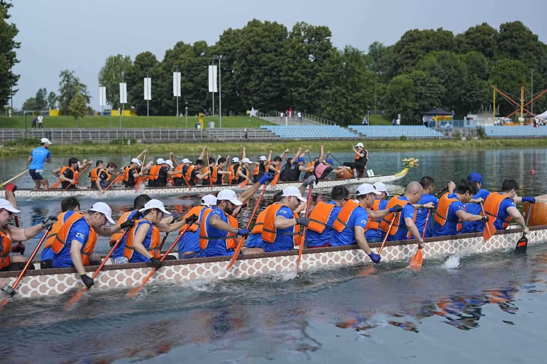 爭渡、爭渡，選手們你爭我奪，奮勇爭先。主辦方供圖