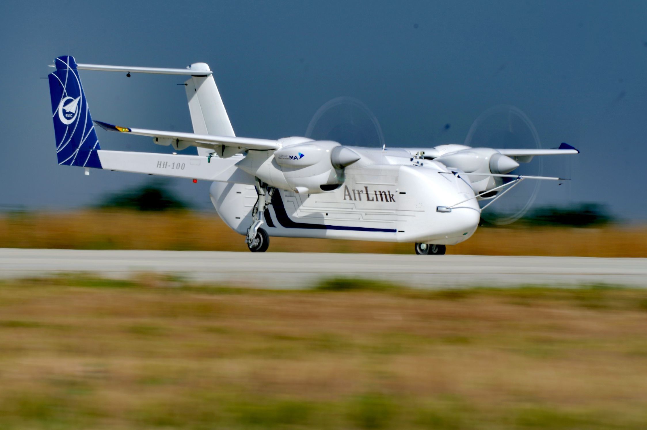 △2024年6月12日，HH-100航空商用無(wú)人運(yùn)輸系統(tǒng)驗(yàn)證機(jī)在西安藍(lán)田通用機(jī)場(chǎng)首飛成功。