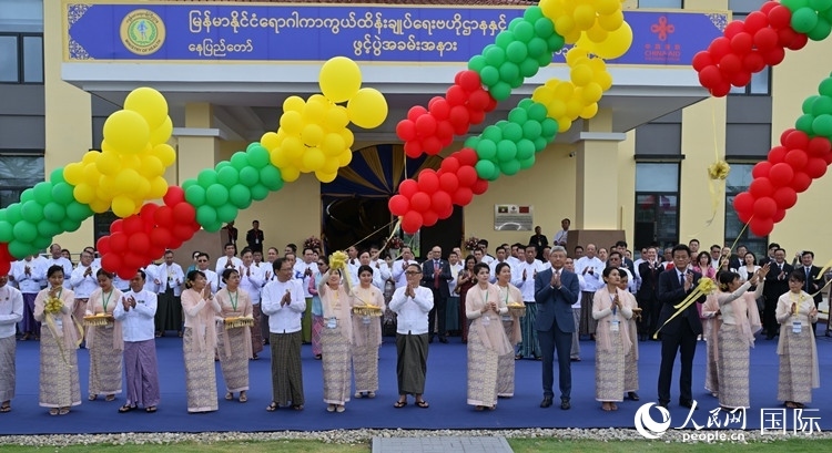 嘉賓共同為項目竣工剪彩。人民網(wǎng)記者 謝佳君攝