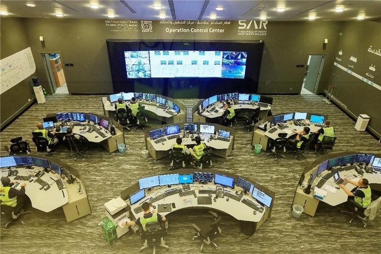 圖為運營指揮中心一景。中國鐵建供圖