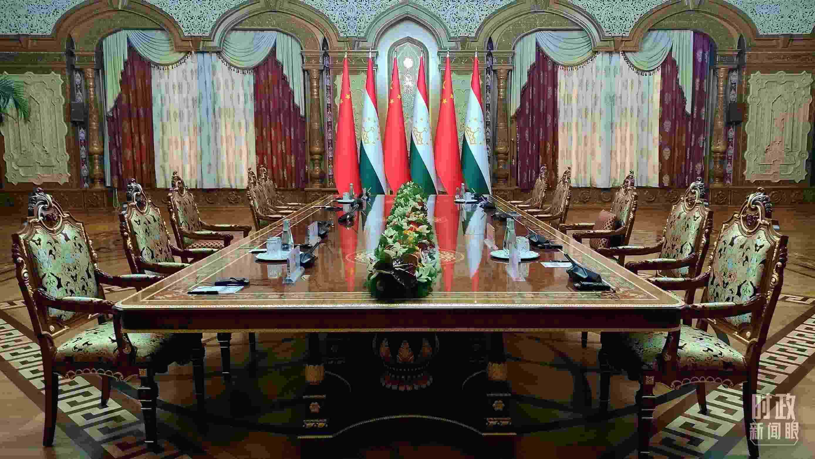 △中塔元首小范圍會談開始前。（總臺央視記者薛冠南拍攝）