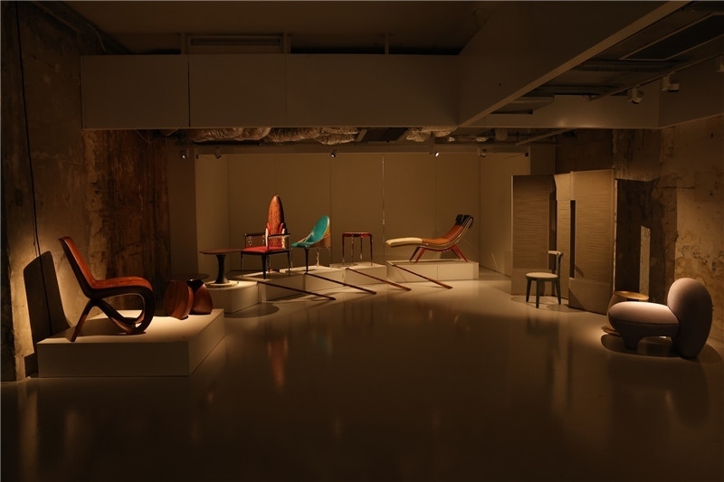 《新生萬(wàn)物-中國(guó)非遺與當(dāng)代設(shè)計(jì)展》展廳。陽(yáng)光媒體集團(tuán)供圖