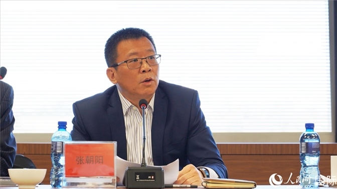 張朝陽代會(huì)長(zhǎng)做協(xié)會(huì)上半年工作匯報(bào)。人民網(wǎng) 劉暢攝