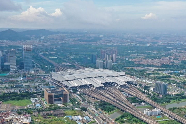 這是2024年6月23日拍攝的廣州南站（無人機(jī)照片）。新華社記者 劉大偉 攝
