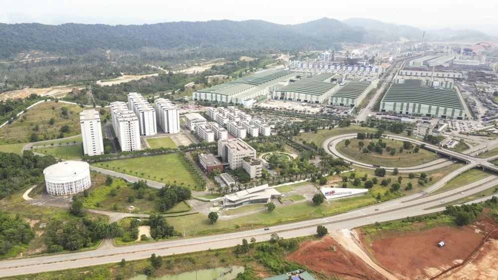 這是2024年6月13日在馬來西亞彭亨州拍攝的馬中關(guān)丹產(chǎn)業(yè)園（無人機(jī)照片）。新華社記者 程一恒 攝