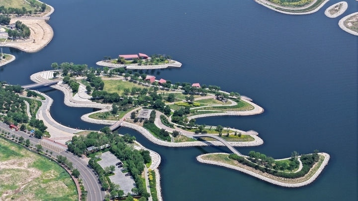 這是2024年6月28日拍攝的天津市濱海新區(qū)南灣公園一景（無人機(jī)照片）。新華社記者 李然 攝