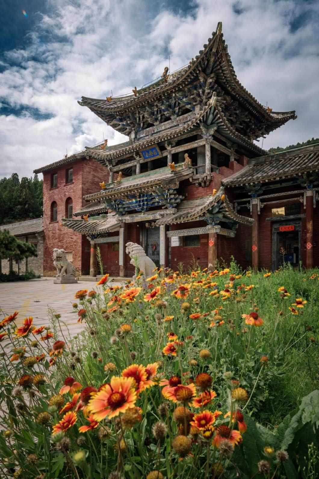 全國重點(diǎn)文物保護(hù)單位定林寺。蘇唐詩攝