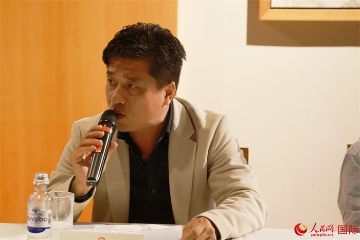 巴西中國浙江商會會長鄭俠茂在座談會上致辭。人民網記者 陳海琪攝