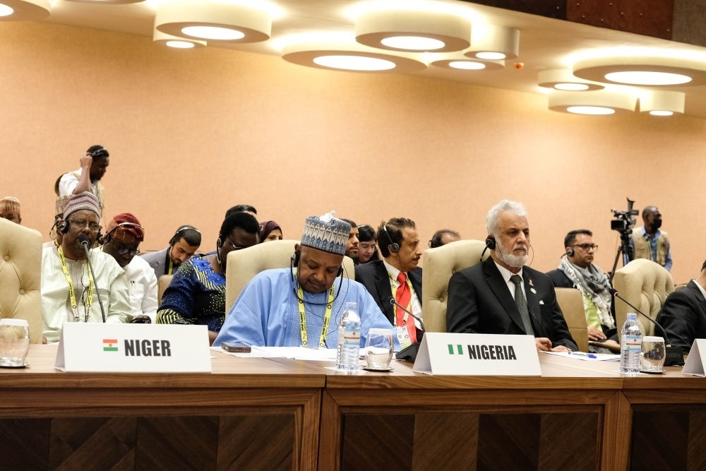 1月20日，與會代表出席在烏干達(dá)首都坎帕拉舉行的不結(jié)盟運(yùn)動第19次峰會閉幕式。新華社發(fā)（阿佳拉·納瓦達(dá)攝）