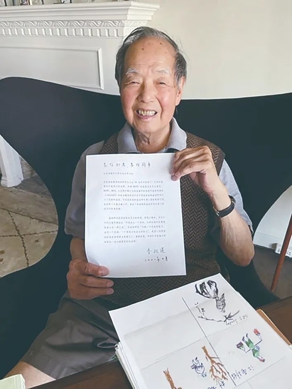 李政道先生曾面對鏡頭展示給中國高能物理事業(yè)的寄語。圖片來源:中國科學(xué)報(bào)