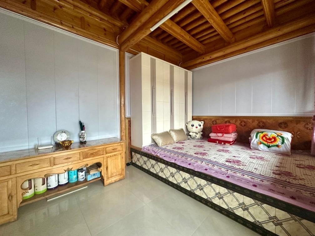 圖為7月13日拍攝的喇德燚家維修加固后的房屋一角。新華社記者 張子琪 攝