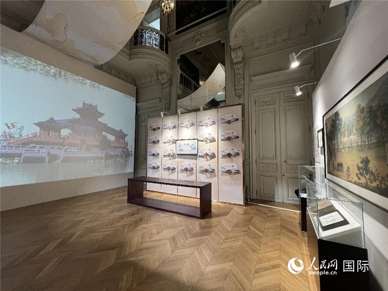 中國(guó)風(fēng)與法國(guó)經(jīng)典建筑相互融合。 人民網(wǎng)記者 何蒨攝