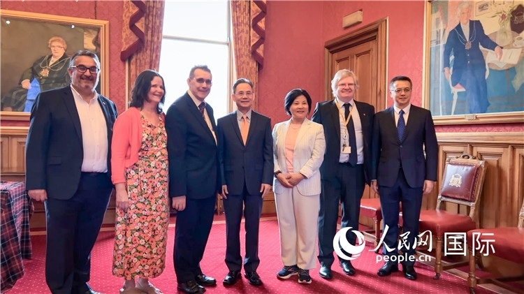 圖為阿伯丁市政廳會見現(xiàn)場。人民網(wǎng) 郭錦標(biāo)攝