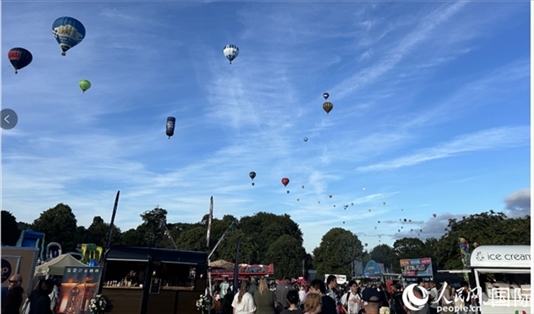 布里斯托國(guó)際熱氣球節(jié)現(xiàn)場(chǎng)。人民網(wǎng)記者 余穎攝