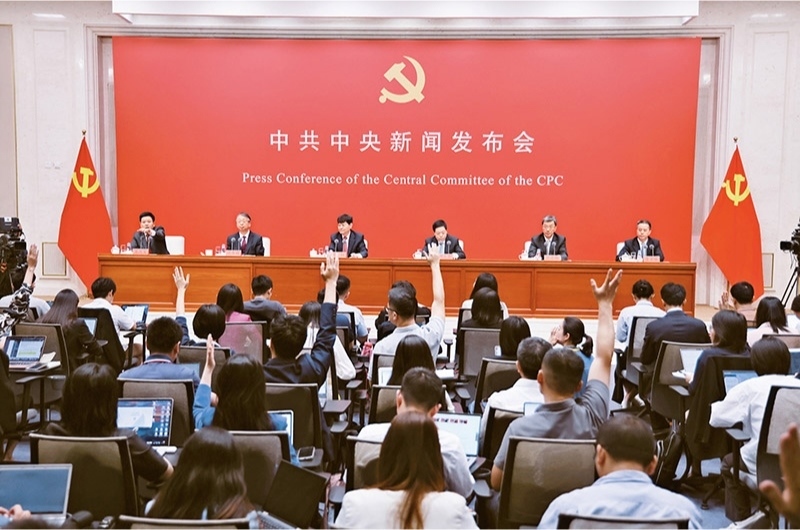 黨的二十屆三中全會是在以中國式現(xiàn)代化全面推進(jìn)強(qiáng)國建設(shè)、民族復(fù)興偉業(yè)的關(guān)鍵時期召開的一次十分重要的會議。圖為2024年7月19日，中共中央舉行新聞發(fā)布會，介紹和解讀黨的二十屆三中全會精神。 新華社記者 金立旺/攝