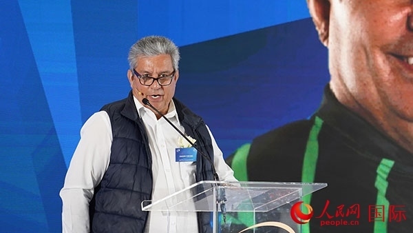 茨瓦尼市市長(zhǎng)委員會(huì)成員漢內(nèi)斯·科茲致辭。人民網(wǎng) 張茜攝