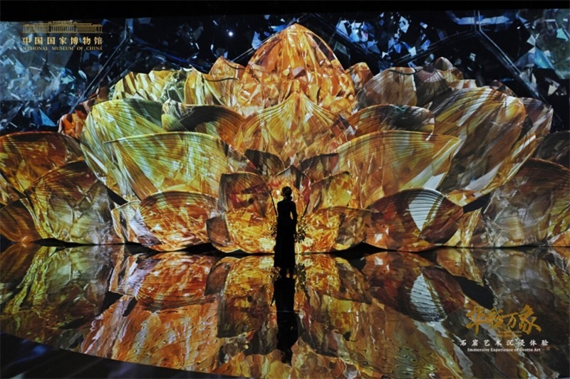 “華彩萬象——石窟藝術沉浸體驗”現(xiàn)場。國家博物館供圖