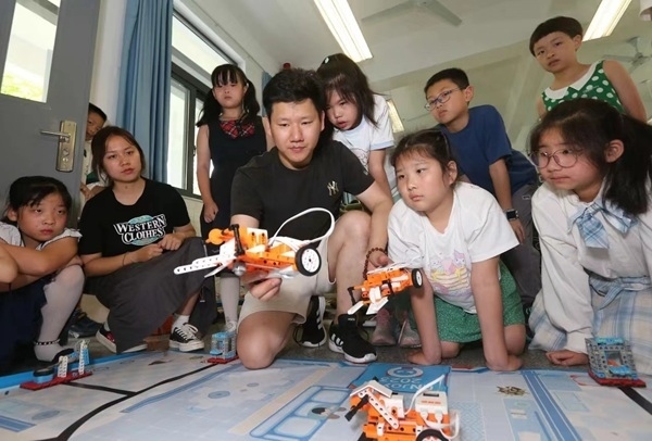 暑托班智能小車課。