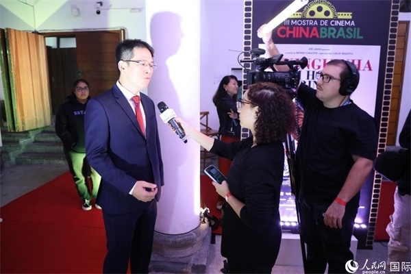 第三屆中國(guó)－巴西電影展主辦方巴西康橋博智文化傳媒公司總經(jīng)理陳翔廣在接受媒體采訪時(shí)表示，希望通過(guò)中巴電影展這個(gè)平臺(tái)促進(jìn)兩國(guó)文化交流，把更多的中國(guó)影視作品引進(jìn)巴西。人民網(wǎng)記者 陳一鳴攝