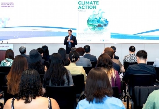 8月29日，在第二屆清華國際青年對話論壇活動上，正在清華大學(xué)攻讀藥學(xué)博士的埃及留學(xué)生阿姆爾·瓦赫巴分享中國之旅的感悟。新華社發(fā)（畢尚宏攝）