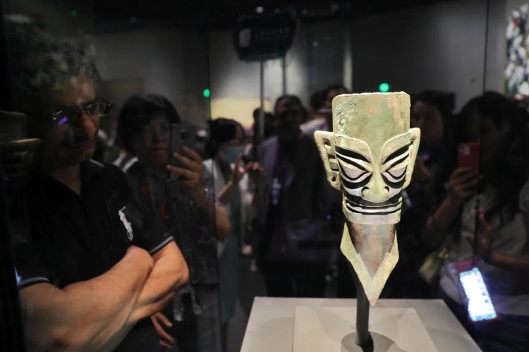 8月31日，亞洲媒體考察團參訪三星堆博物館。《中國經(jīng)濟周刊》記者肖翊攝