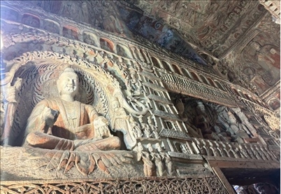 云岡石窟一角。人民網(wǎng) 曹欣悅攝