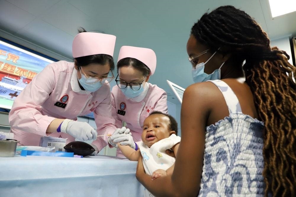 2024年8月12日，中國海軍“和平方舟”號醫(yī)院船在莫桑比克馬普托開展醫(yī)療服務。