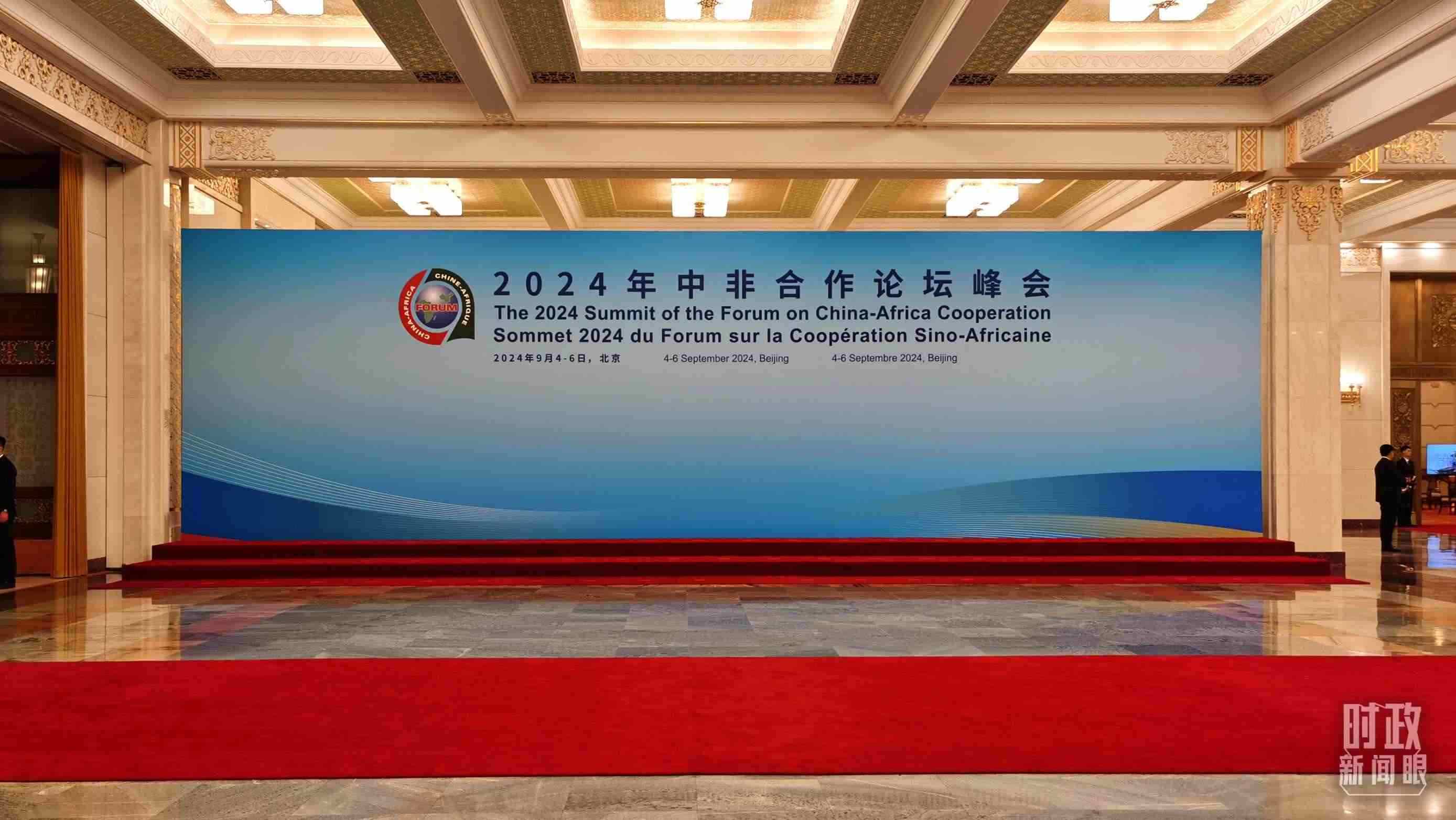  △開幕式前，與會領(lǐng)導(dǎo)人在這里集體合影。（總臺央視記者郭鴻拍攝）