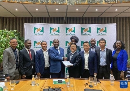 9月9日，在納米比亞首都溫得和克，嘉賓在簽字儀式后合影。新華社發(fā)（江西國際供圖）