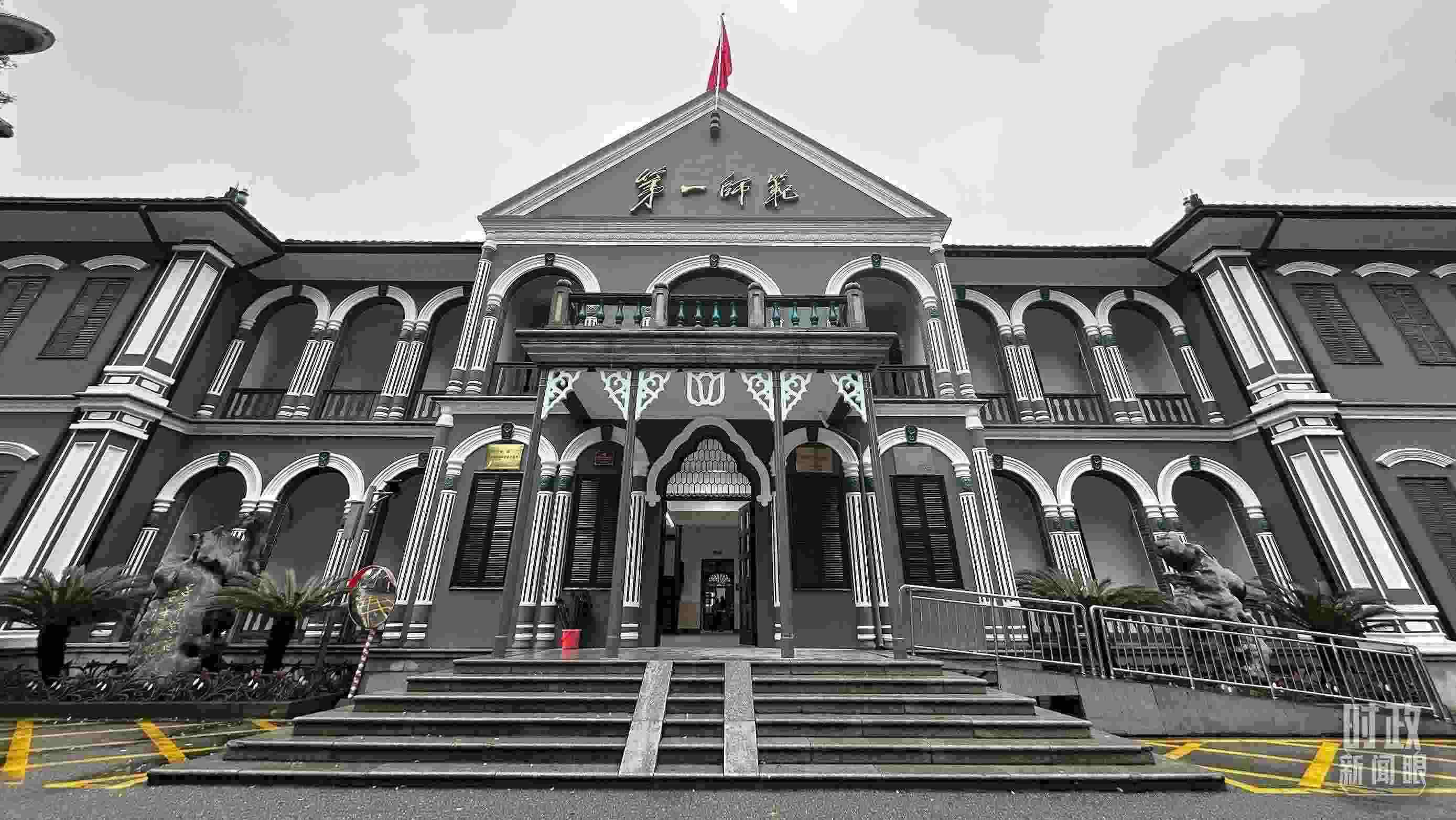  △2024年3月，習近平來到湖南第一師范學院（城南書院校區(qū)）考察。當時他說，國家要強大，必須辦好教育。（總臺央視記者覃思拍攝）