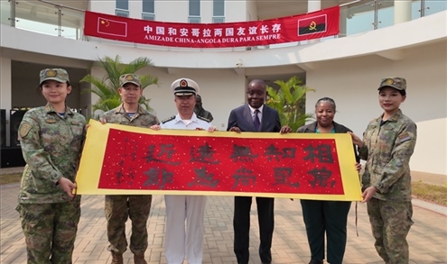 向內(nèi)圖大學贈送書法作品。內(nèi)圖大學孔子學院供圖