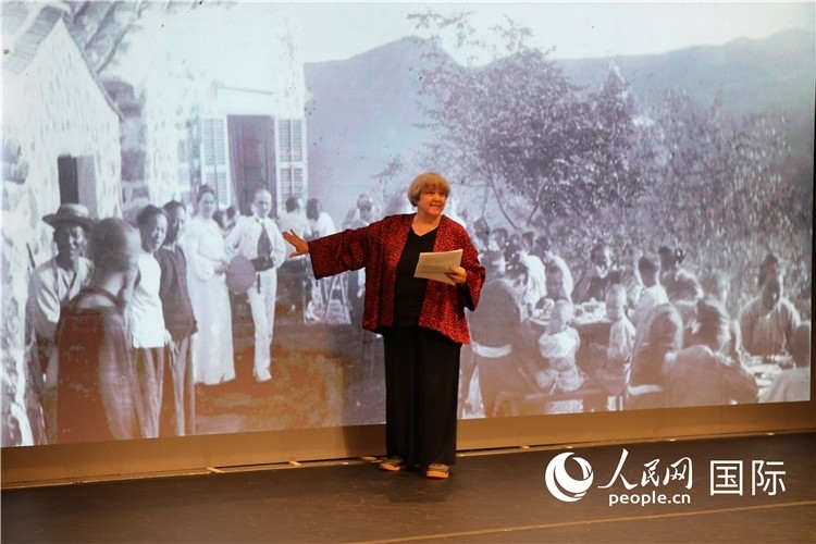 2、美國“鼓嶺之友”代表穆言靈講述友好故事。 人民網(wǎng)記者 李志偉攝