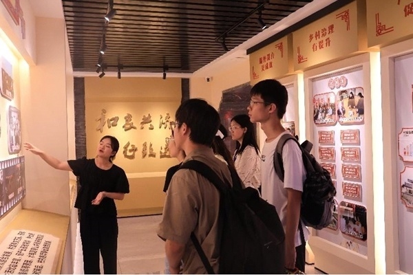 中央民族大學(xué)與中國人民大學(xué)聯(lián)合開展“大國邊疆”實(shí)踐調(diào)研活動(dòng)。校方供圖