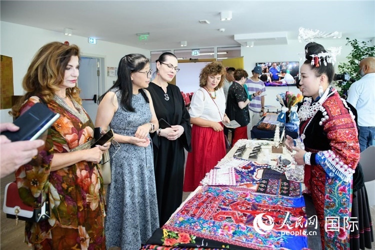 苗族銀器展示。傅永山攝