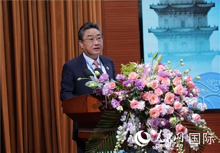 國—東盟中心秘書長史忠俊在“走進(jìn)中華文明——海絲印記 世遺泉州”主題人文交流活動中致辭。人民網(wǎng) 王婧攝