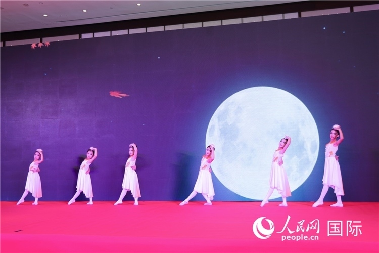 中國青少年歌舞表演。人民網(wǎng)記者任皓宇攝