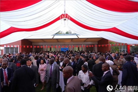 國(guó)慶招待會(huì)現(xiàn)場(chǎng)。人民網(wǎng)記者 黃煒鑫攝