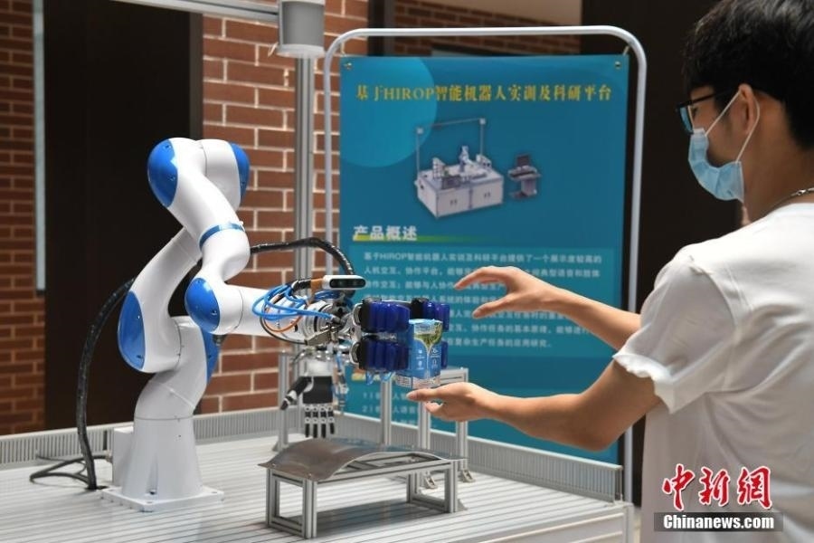  資料圖：高校為學(xué)生打造先進(jìn)科研平臺(tái)。中新社記者 陳楚紅 攝