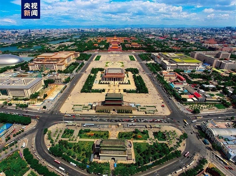 △全長(zhǎng)7.8公里的北京中軸線上，分布有鐘鼓樓、景山、故宮等15處遺產(chǎn)構(gòu)成要素。